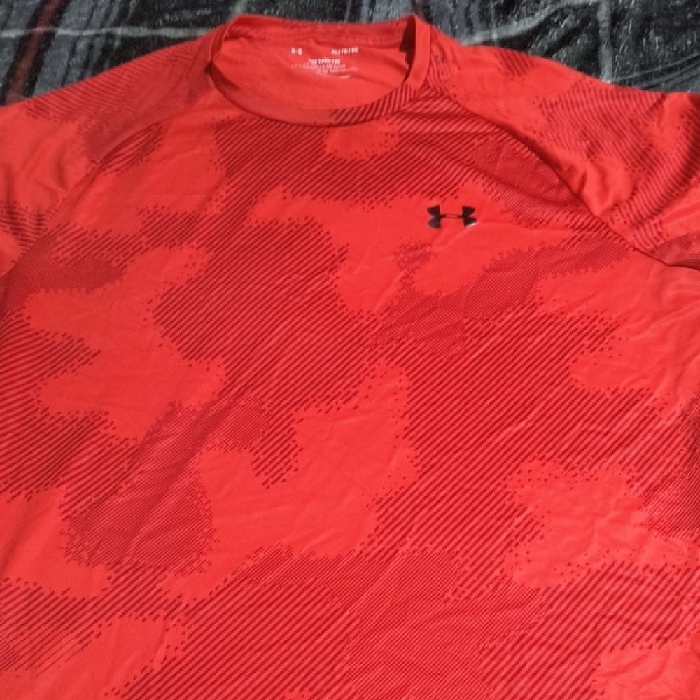 Under Armour Red Short-Sleeve Performance Tee with Subtle Pattern